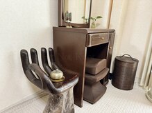 ノットノット 自由が丘(Not Knot)/【店内】 民族品・鏡台 日中