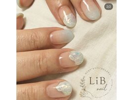 雪景色のような水色ネイル