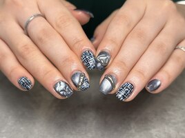 ネイビーで揃えたマグ×ツイード