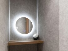 お出かけ前のご来店も大丈夫◎メイクスペースあります♪