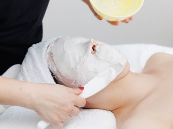 HadaHikari【ハダヒカリ】毛穴・フェイシャル・小顔・痩身の写真/NEWOPEN!話題の土台美容◎古い角質除去とターンオーバー促進でうるハリ艶【毛穴ケア/リフトアップ/美白】