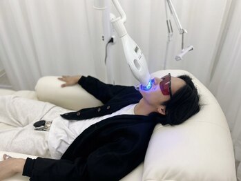 ホワイトニングショップ 高知店の写真/ホワイトニングは全男性が行うべき！清潔で白い歯は好印象☆男性美容が当たり前の時代に！