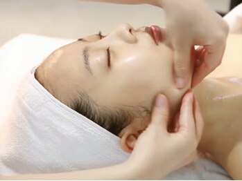 ルナビューティー 赤坂(LUNA beauty)の写真/≪韓国オリジナル3D小顔コルギ≫オールハンドの独自な技術が効く★顔のむくみやエラ張りも改善！