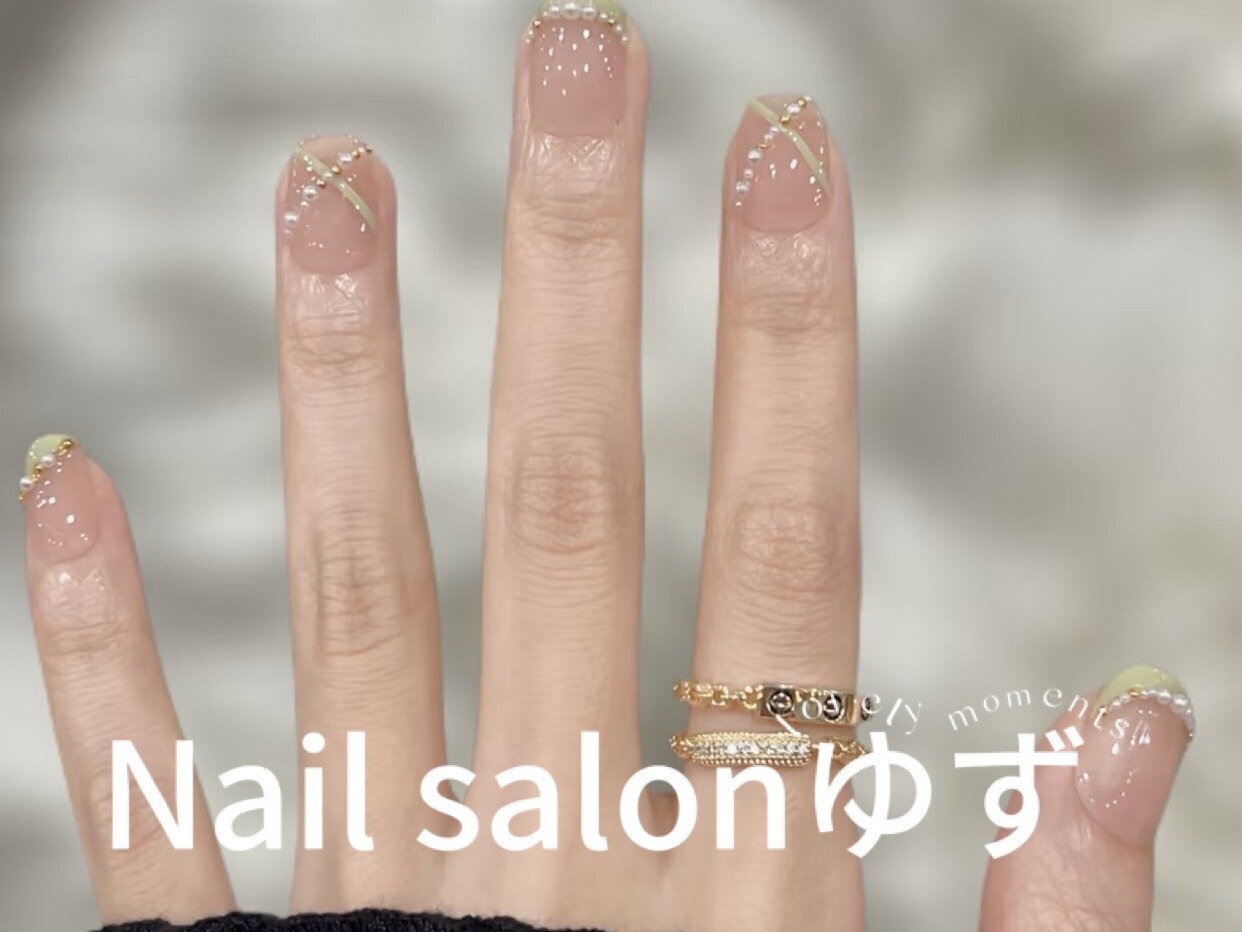 2026年冬トレンド】ストーン フレンチのネイルデザイン集｜人気順｜8