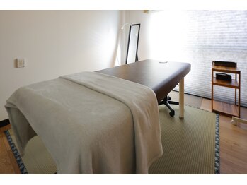 美容整体専門院 新美選/施術室は広くて落ち着きます。