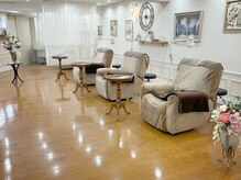 ティンク港南台 アイラッシュアンドネイル (Tink eyelash&nail)の雰囲気(広々とした店内♪リラクゼーションBGMでゆったりとした空間)