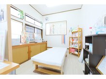 カイロプラクティックなごみの雰囲気（明るく清潔感あるサロンです）