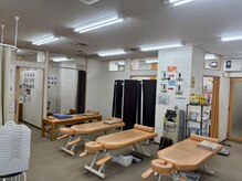 小林整骨院 西天満の雰囲気（院内開放感があり広々としています！）