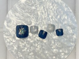 トレンド　ネイビーネイル