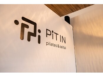 ピットイン(PiT IN)/ロゴマーク