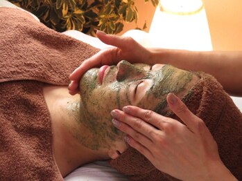 サロンアルーナ(Salon a Luna)の写真/【筑後市にOPEN*本気の肌質改善】ダウンタイムなしハーブピーリングで、ニキビ・毛穴のお悩みを改善♪