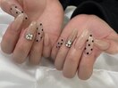綺麗めドットネイル