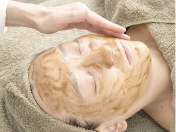 ラディエンス 多治見店の写真/話題の＜幹細胞ハーブピーリング＞ダウンタイム＆剥離無しが嬉しい！敏感肌さんにも優しい施術です◎