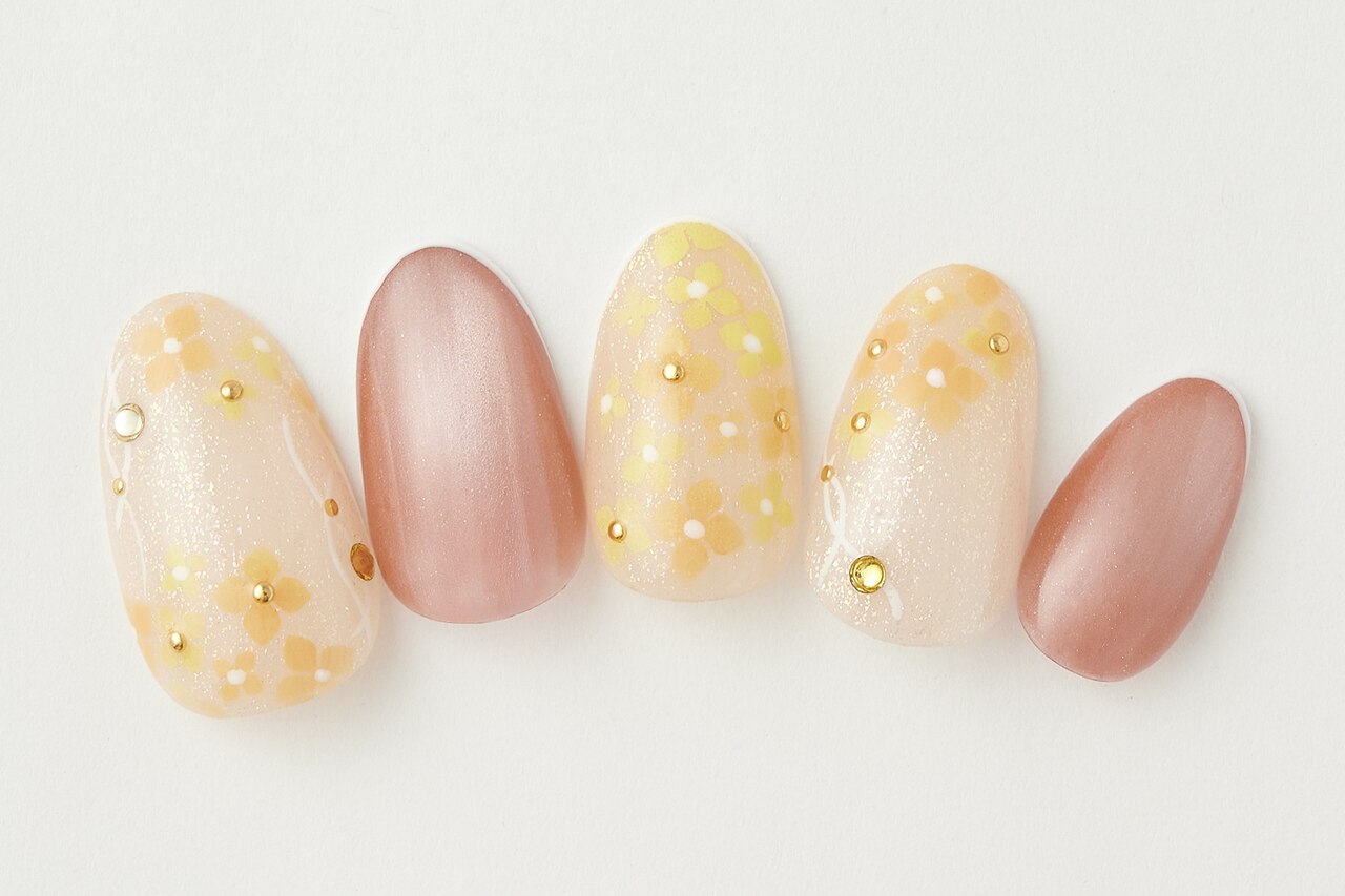 2025年-2026年冬トレンド】エアブラシのネイルデザイン集｜人気順｜2