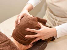 ひだまり。フェイシャル＆リラクゼーションサロンの雰囲気（頭皮から引き上げ、リフトアップが叶う◎）