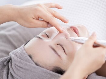 ドクターアイビューティーラボ 溝の口店(Dr. i BEAUTY LABO)の写真/《#皮脂過剰 #毛穴 #くすみ》不要なたんぱく質除去＋毛穴の黒ずみケアでツルツルな艶肌な韓国水光肌へ！