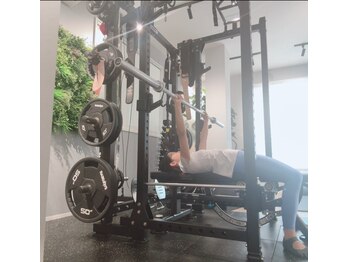 セバス 赤坂見附(SEBAS)/女性もトレーニング!