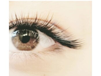 グロー アイラッシュアンドネイル(Glow)/密度たっぷりボリュームラッシュ