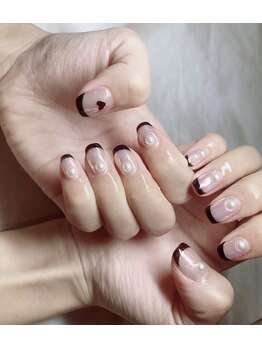 ラグネル(Luxnal)/ブラックフレンチネイル