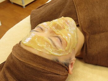 サロン パールの写真/SNSで話題の松ヤニパック！徹底的に黒ずみ・詰まり・産毛を除去してから、しっかり引き締めケア！