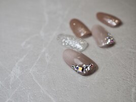 B.トレンドデザインネイルアート