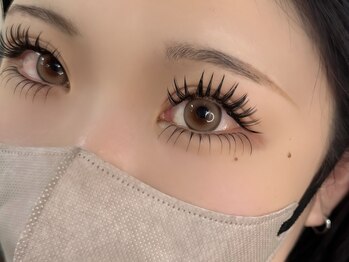 メヴィラ(Mevra)の写真/今話題のマツエク“フラットラッシュ”♪軽い付け心地で自まつ毛の負担を抑えながら理想のお目元を実現◎