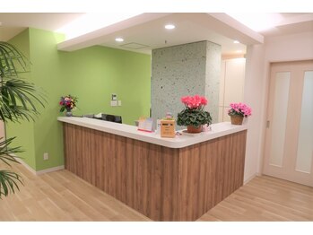 彩り整骨院 アンド ボディメイクLABO整体院/堺駅｜受付風景