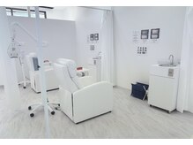 ホワイト 小松店(WHITE)の雰囲気（白を基調とした清潔感のある店内となってます♪）