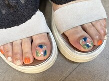 ヨウネイル(you nail)の雰囲気（サンダルの時期はフットネイルを忘れずに◎派手カラーがオススメ）