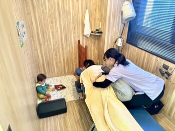 レフアうめじま整骨院の写真/お子様連れ大歓迎！産後の体型/骨盤の開き/姿勢の癖はプロにお任せ♪姿勢改善でママの笑顔がもっと輝く♪