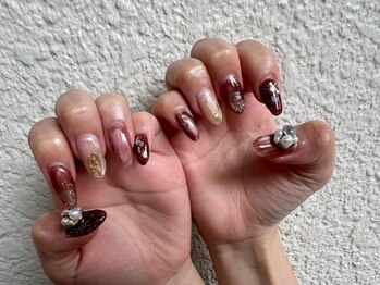 ネイルケアサロンエルミタージュの写真/《施術歴20年超★トップネイリスト》JNA1級保持の確かな技術で手掛けるアートはデザインだけでなくモチも◎