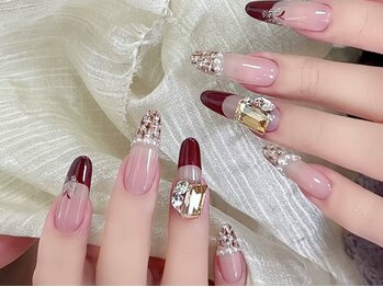 ミンミン(Min min)の写真/シンプルけど上品で華やかなデザインが豊富！視線を奪う可愛いネイルで気分もup！