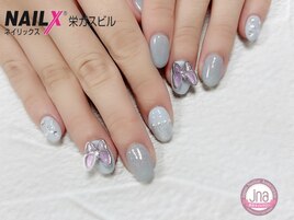 くすみブルー＆バタフライネイル