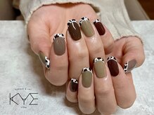 キーバイマグ(KYE by Mag)/牛柄フレンチネイル