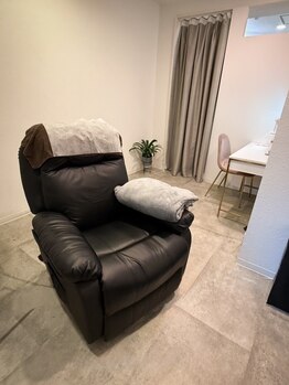 アンバーアイズ 宝塚店(Amber eyes)の写真/《全席個室◎》完全プライベート空間の上質サロン♪周囲を気にせず、目の形に合わせた施術で美しい目元に☆