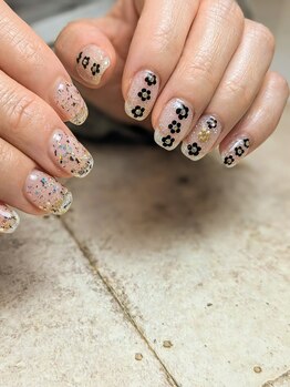 キラキラフラワーネイル