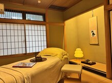 本堂の真下にある和室にご用意しております。