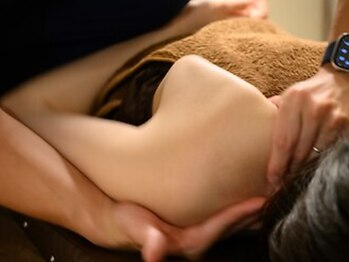 【肩こり/リンパマッサージ/小顔/ヘッドスパ】肩甲骨はがし肩こり整体RUFFREE高尾院の写真/《肩こりに終止符を!》当店人気No.1★肩甲骨はがし+肩こり/猫背/巻き肩特化のRUFFREE式整体☆