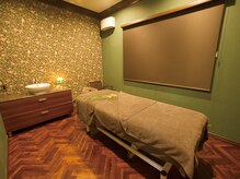 ヘルス アンド ビューティ 波の音(Health ＆ Beauty 波の音)/施術ルーム（森テイスト）