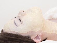 毛穴の汚れや産毛を除去し、つるんと透明肌へ導く天然パック