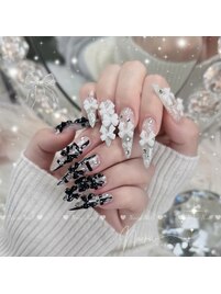 ゴージャスビジューネイル