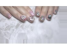 ハイネイル(Hi nail)の雰囲気（ストーンやパーツも豊富です。）