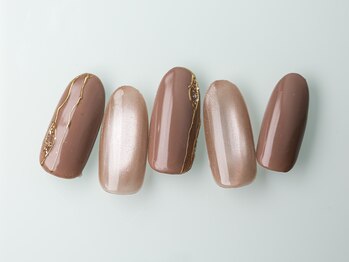 オーラ レアレア市川店内(AURA)/ゴールドのラインとマグネット♪