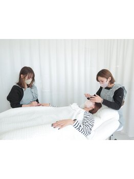 ネイル・アイメニューの同時施術が可能