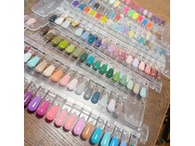 サロン イリネコ(Salon Irineco)の雰囲気（ワンカラーは200色以上の中から3色までお選びいただけます♪）