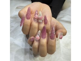 ピンクローズの華やかネイル