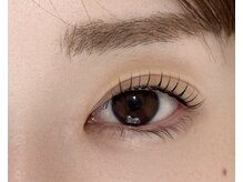 トレス(tres)/根元から上げて瞳に影を作らない