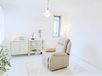 ロブ 自由が丘(LOB)の写真/【個室完備】白を基調とした洗練された上質空間。自分だけのゆったり流れる時間の中で至福の施術を堪能♪