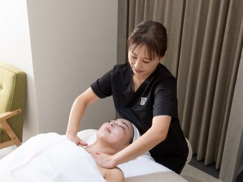 ロハス(LOHAS)/鎖骨のリンパにアプローチ