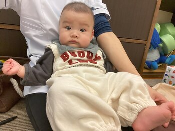 子育てママの整体サロン/施術中のお子様の様子